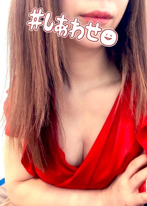 本日18時までです🩷次回5(日)連休お時間ありましたらお昼から心地よいマッサージで癒されませんか？マッサージ経験あるので