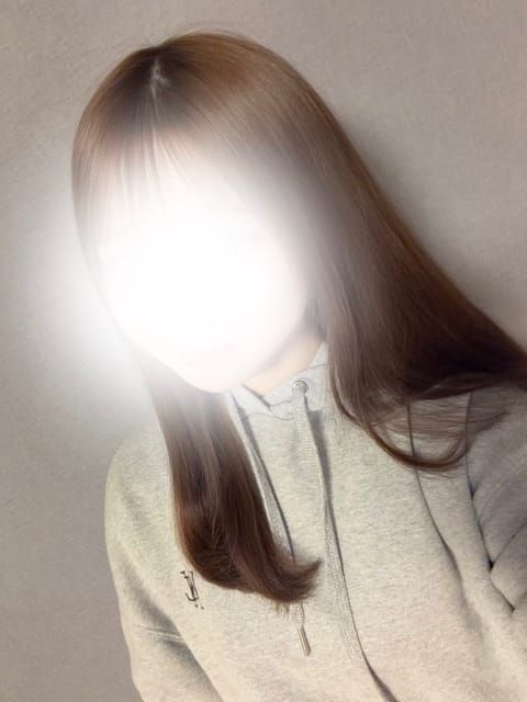おはようございます!!!!!

📍野毛町ルーム
⏰15:00~5:00

久しぶりに髪染めました😊💓
好評でとても嬉しい