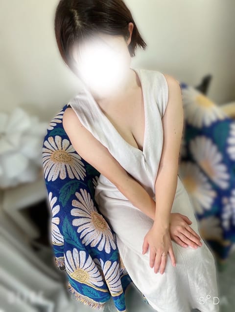 本指名さま差し入れ
ありがとうございます🥰
とろとろプリン美味しかった💕

今年最後の出勤🌸
少しはやいけど
2024年