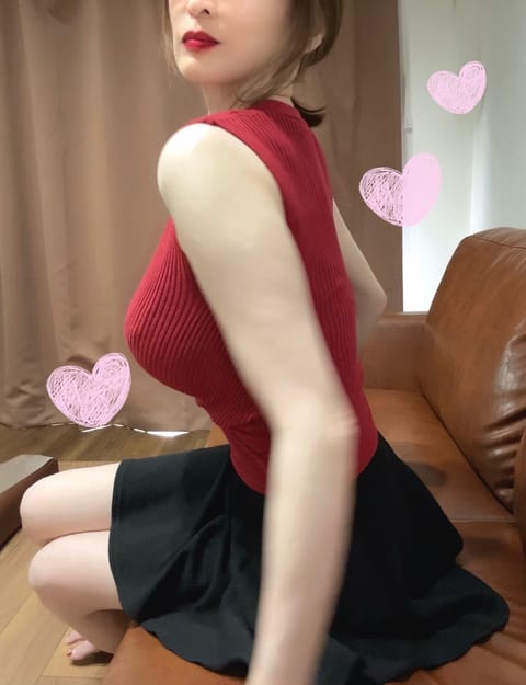真里愛です❤️
デビュー日決定💡

5/13（火）19時〜23時 新大阪ルーム 
数年前、初めてのメンエス業界🔰
心臓飛