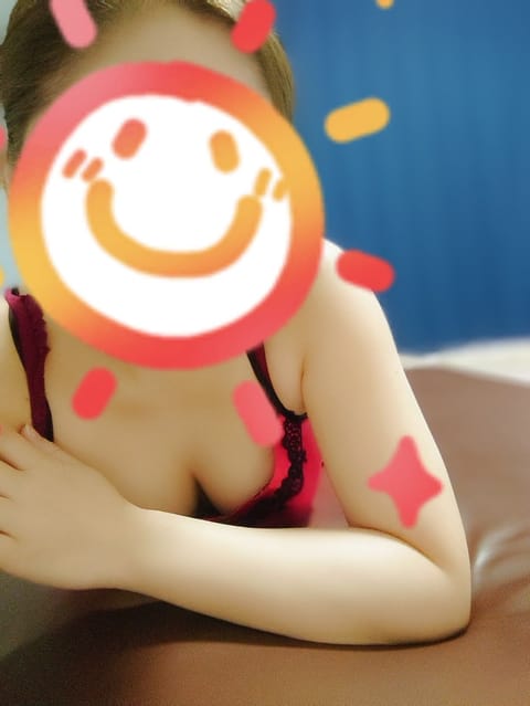 おはようございます😊

本日10時~16時出勤しています🎶

雨で移動するのも大変だけど、お待ちしていますね(​ *´꒳