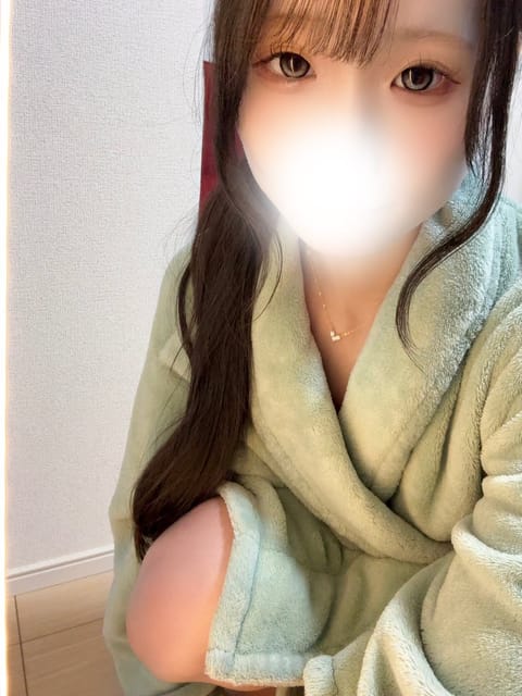 今日は20時～いますm(_ _)m

明るいところの方が可愛いって
言ってもらえたから明るいところで️🩵

今日もたくさ