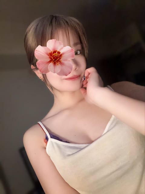 新宿ルーム出勤してます🫧

18:00まで居るので会いにきてね🥺💕