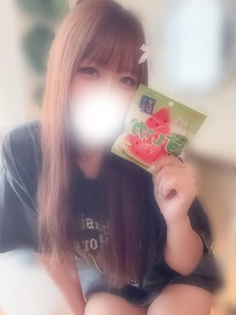 おはよう☀️

今日も暑いね(；´Д`A
コンビニの品揃えもだんだん夏っぽく
なってきたね🌞🌴🌺✨

美味しそうなグミを