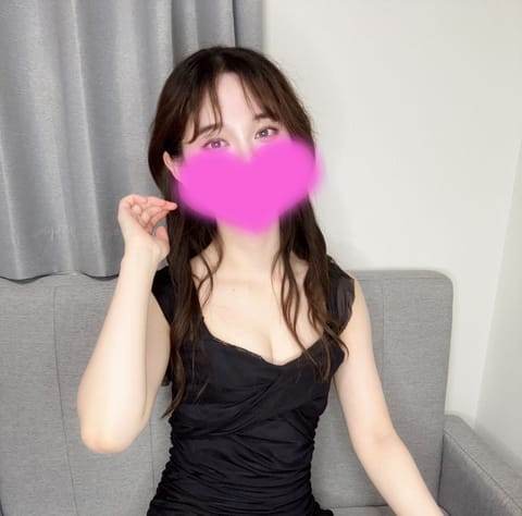 藤原あやです🌹

本日、久しぶりの出勤です！

20時〜3時まで【代々木ルーム】でお待ちしております🥰

お仕事帰りや一