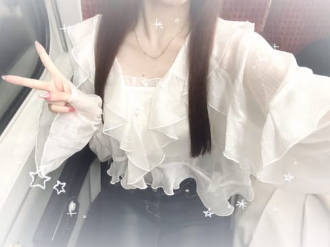お久しぶりです！
お盆は実家に帰ってました🎵
人生初投稿はお気に入りの服と一緒に💖

〜次の出勤〜
🎀8/22(金)18