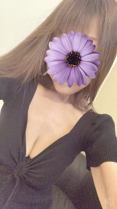 本日も御予約ありがとうございます❤️

8月もミセスの子守唄
詩乃のことも（←重要箇所ね😊💕）
宜しくお願い致します❣️