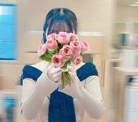 皆さん初めまして(⋆ᴗ͈ˬᴗ͈)”
七海 かよです❁⃘*.ﾟ
本日からデビューさせて頂きました👏
軽く自己紹介です

4
