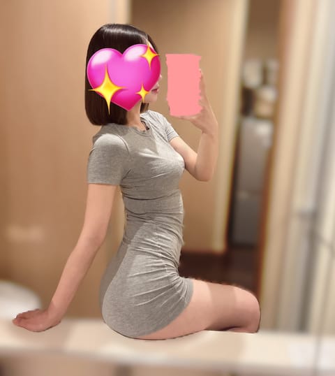 本日22時まで銀座ルームです💖
最近食べすぎてムチムチ🥲