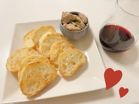 とっても美味しいレバーパテいただきました🍷

美味しすぎて溶ける…🤤
こんなにレバーパテ独り占めできることなんてないから