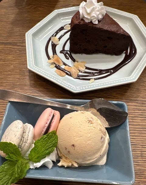 退勤っ💫

二日間ありがとうございました♡

友達と遊んでたら傘無くしたの☂️
テヘ( ˶ˆ꒳ˆ˵ )ｴﾍﾍ

スイーツ