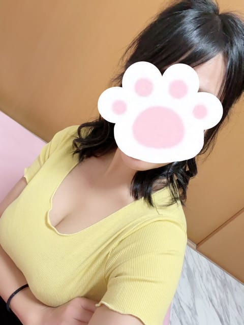 急いできたから髪ボサボサ😭
皆さんに会うまでに整える！！！🥺
16時からいます‼️

🈳最短ご案内は18時〜です🥰