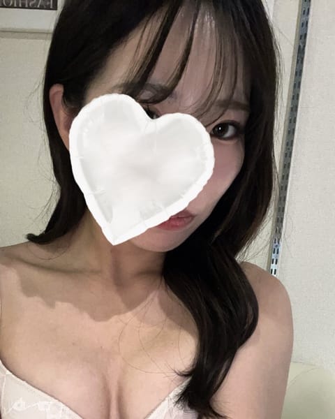 本日も出勤中です😻
みなさまご予約ありがとうございます🥲
最短21時ごろで、ラストひと枠になります！
お待ちしてます^ 