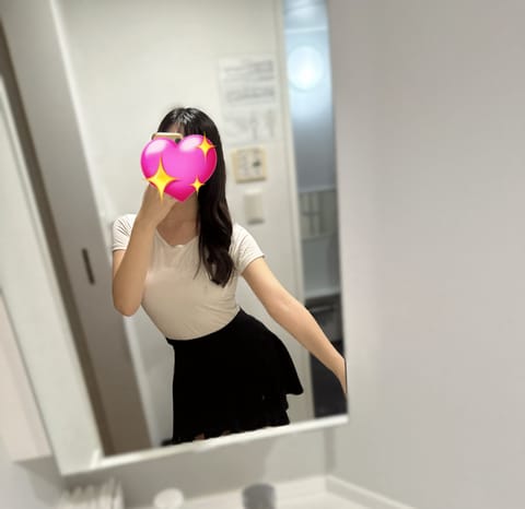 明日のご予約満了ありがとうございます🙇‍♀️❣️

🤍来週の出勤予定です🤍

11/17(月)15-21　
11/18(