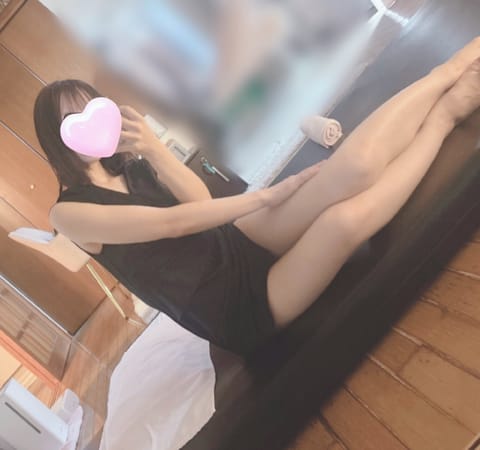 今日お越しくださったお客さまありがとうございました🤍
明日も11:00-15:00静岡店出勤です🌸
週末一緒にイチャイチ
