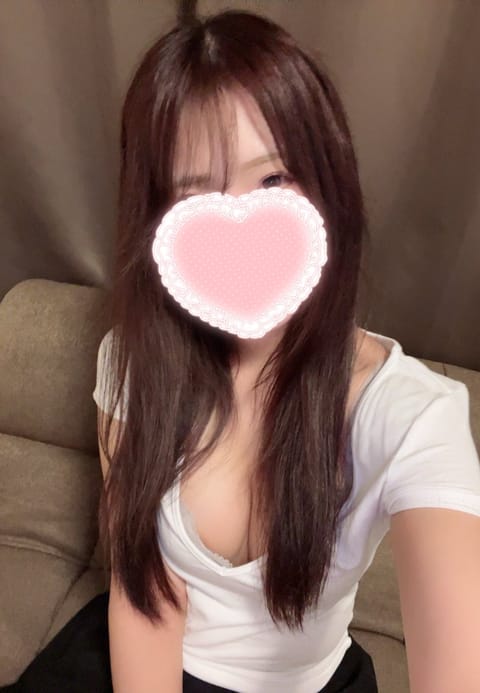 こんばんは、れいなです🪽

26時までルームいます♡
今日はお外寒いので、お部屋暖かくしてお待ちしていますね🥺✨

ご予