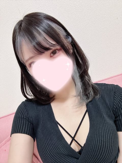 おはよっ꒰՞˶ˊᵕˋ˶՞꒱

今日はロングで出勤してるよ🫧
急にめちゃくちゃ寒いから私と密着ぬるぬるして
あったかくなろ