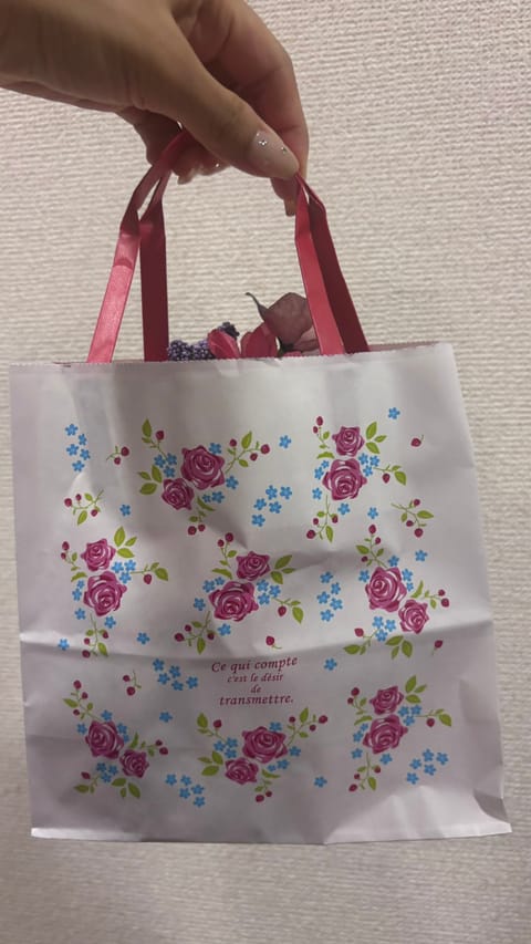 こんばんは🌙
本日も雨の中、きていただき🈵ありがとうございました👼🏻🪽
本指のお客様たちからすてきなプレゼントたち
いた