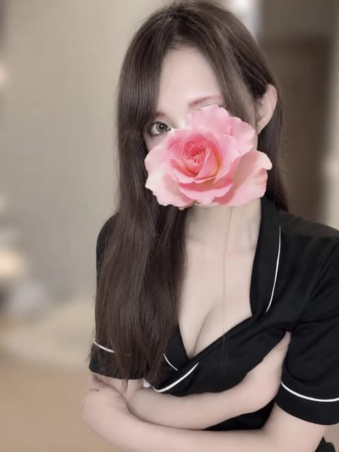 こんばんは✨️
出勤しました🎀
雨降ってきちゃいましたね🥲
でもせっかくの金曜日なので、一緒に癒されながら楽しみま
