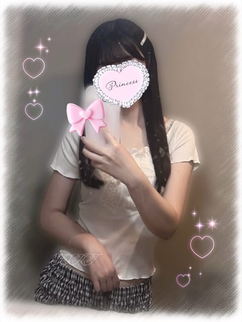 こんにちは🌸

今日は雨だし外も寒くて、
ちょっとぎゅっとしたくなるお天気だね🐰🫧

久しぶりにお部屋にいるので、
少し