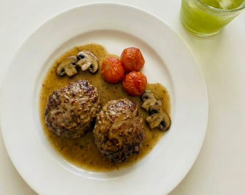 今日はハンバーグ作ってました🍅
次の出勤は明日19時〜の予定！