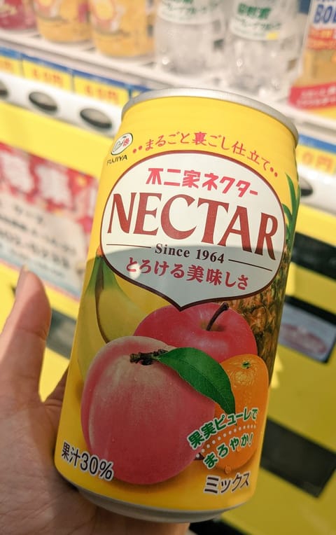 これ久しぶりに発見！
桃のネクターは見るけどミックスはレア🍀
大好きなので思わず買っちゃった❤

1000円入れたらおつ