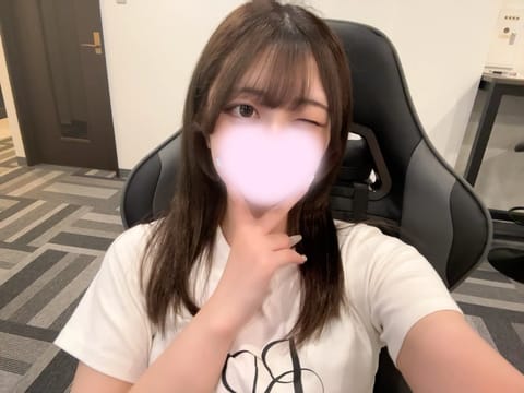 今日遅めの時間なんですが
２４：００～います( ´›ω‹｀)💕

一緒に夜更かし…しよ？