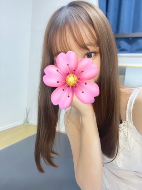 こんにちは、さくらです🌸
9/4 19:30まで麻布十番ルーム出勤中です♡
最近よくお客様に体温あったかいねって言われる
