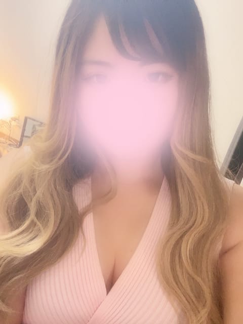 出勤してます🎶

今日はいつもより外が暖かいですね☺️
もう春かなあ💭
ぽかぽかして気分も癒されますね·͜·ᰔᩚ
さなの
