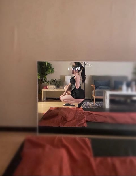 こんばんは！苗木です🌱

［　　本日出勤しております！　］

夜はだんだん気温が低くなって
きましたね😹

苗木と一緒に