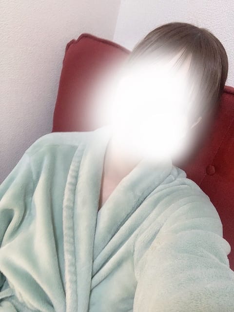 出勤してます💨

🈳あるので予約待ってます💌

昨日は🈵枠嬉しかった〜🥺💗
今日もお兄様方とお話ししたいな💭