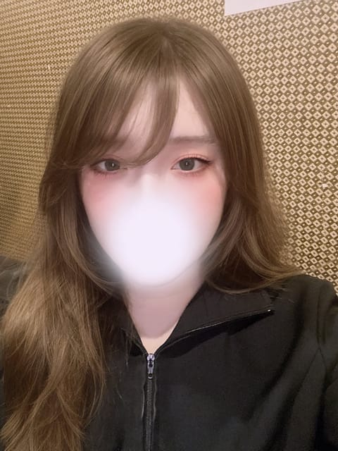 こんばんは
最近は日差しがどんどん強くなってきていて、外を少し歩くだけでも肌がじりじり焼けるのを感じますね。この前目が覚
