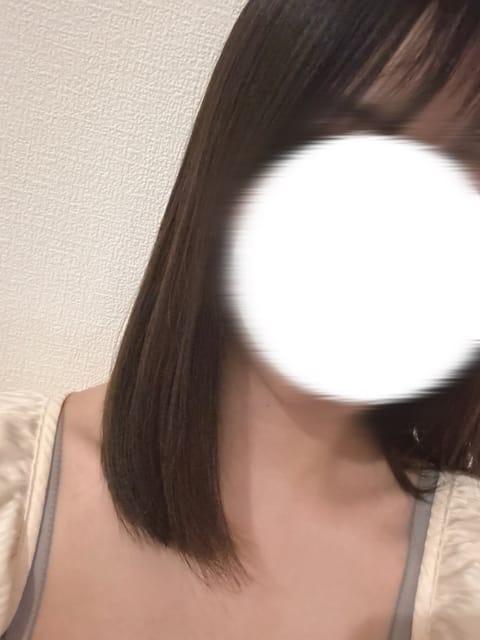 出勤しました！
お休み中に髪も短くしたよ〜💇‍♀️
ずっとロングだったからここまで切ったのはひさしぶり☺️✨