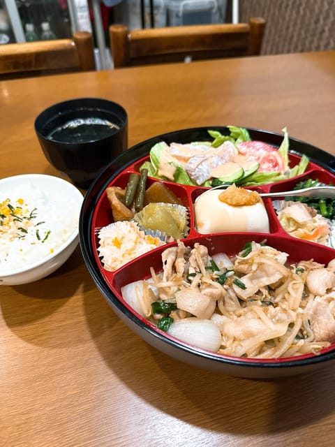 こんばんはですっ🐰🌻

1人でお散歩してたら
居酒屋さんがランチタイム営業してたので
ふらっと入ってみたら…😋🍴

【お