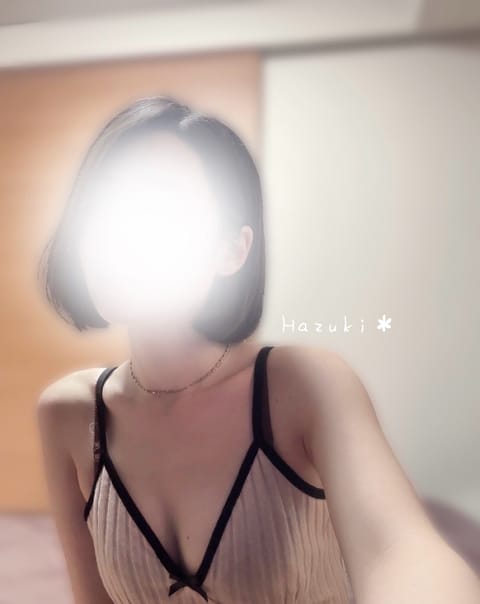 こんばんは🌿
みなさまお久しぶりです♩~＊

はづきは元気です！
恵比寿出勤してるので会いにきてねっ♡