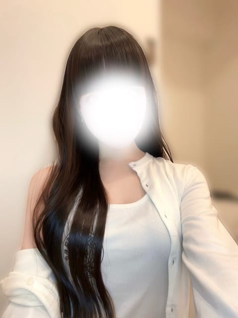 シフト追加してこの後20:00からいるよっ🤍