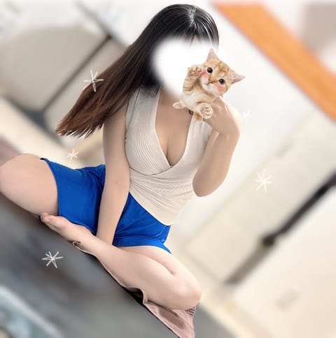 こんにちは🤍今日もお天気だね〜🔅🔆
三連休最終日、小林が癒します^_ _^
19:00まで！お待ちしています💌