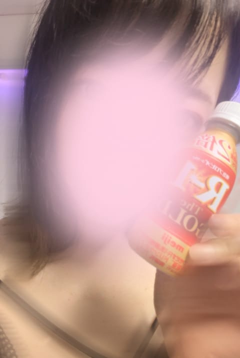 髪バッサリ切っちゃったー!!💇‍♀️

昨日も紳士なお兄様
楽しい時間でしたね🎶🤭🎶
　
差し入れも
ありがとうございま