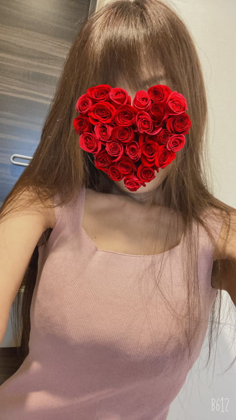 こんにちは❤️

今日も皆様　お疲れ様です

新しいピンクの制服に着替えました❣️
めっちゃ可愛い😍

不安定なお天気で