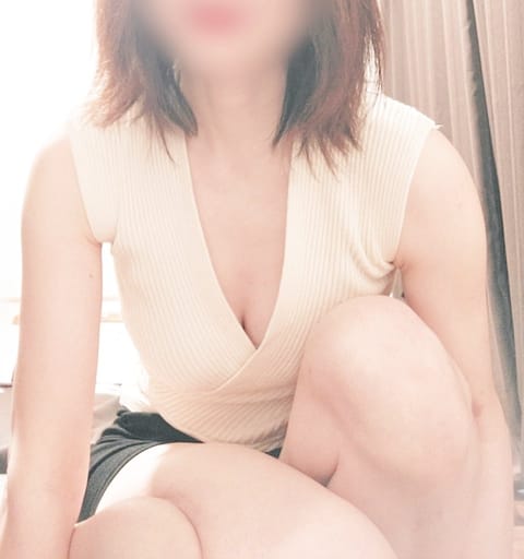 こんにちは😊

次回の出勤、追加です♡
3/21(金)11時～18時 新大阪room
3/23(日)19時～25時 新大