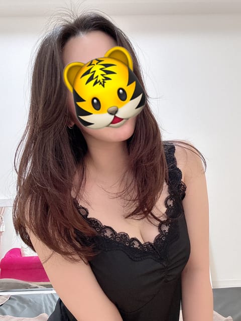 あいにくのお天気ですが、
本日も元気に出勤してます🌧️🩵
13:30〜最終17:00

よろしくお願いします😌🫶🏻
