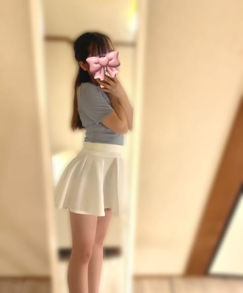 今日から３日間連続で出勤してます😌

１４ ( 金 )～０４：００
１５ ( 土 )１０：００～１９：００
１６ ( 日