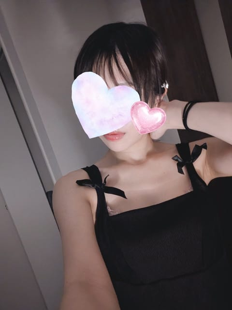 本日、
〜15:40🈵
15:40〜🈳あります！！

久々の出勤なので遊びに来てくれたら嬉しいですーー！！
絶対来てね〜