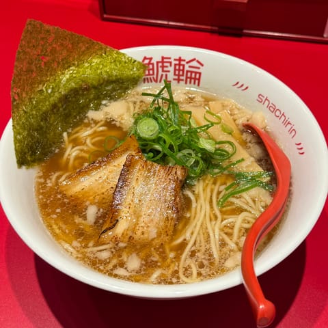 辛いの食べたくて行ったのに
醤油らーめーーん🍜