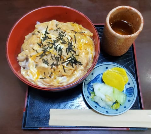 こないだ行ったレトロな喫茶店
今度はおひとり様ごはん🐔🐣🍚

親子丼、美味しかったなぁ(；；)

初めて行ったときは
お