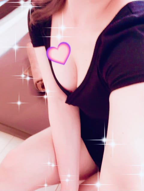 こんにちは😃
今日は久々にお昼からの出勤です。

夜も居てるので、お仕事帰りの方、休憩時間の方隙間に来てくれたら嬉しいな