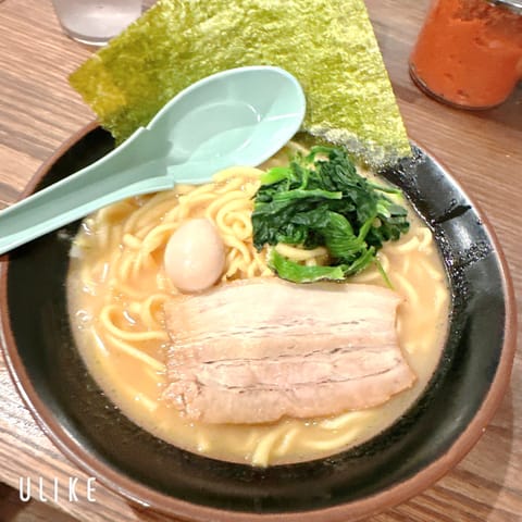 出勤してます🤍

最近食べたラーメン🍜のご紹介😀✨️

家系らーめんと二郎系らーめん♡
私は家系ラーメンのがすきでした♪