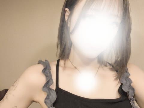 みんなから辞めた？って連絡きてた🥲笑
辞めてないよー！(^^)

8/11 17:00~ラスト
8/15 19:00~ラ