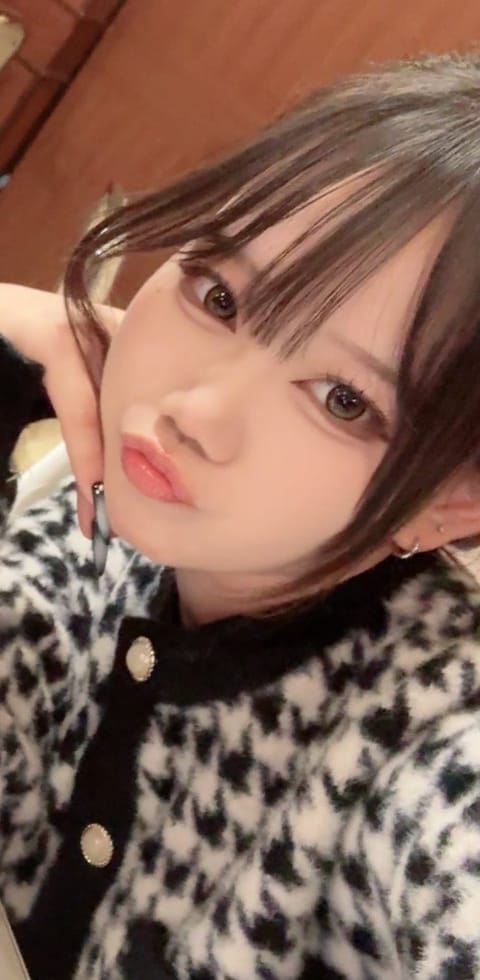 本日久々に出勤してます（ ;  ; ）💦
体調不良などあって全然お兄さんたちにお会いできなかったので本日中野で暇している