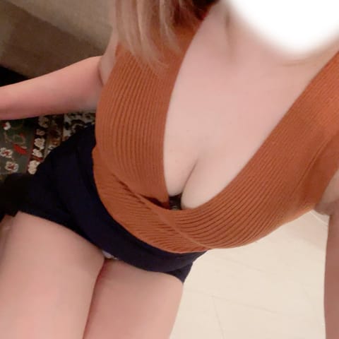 お部屋到着🎀
明日から頑張るためにマッサージ
どぉですか？🥰

25時までです🌸
ご予約お待ちしてます💋💕
